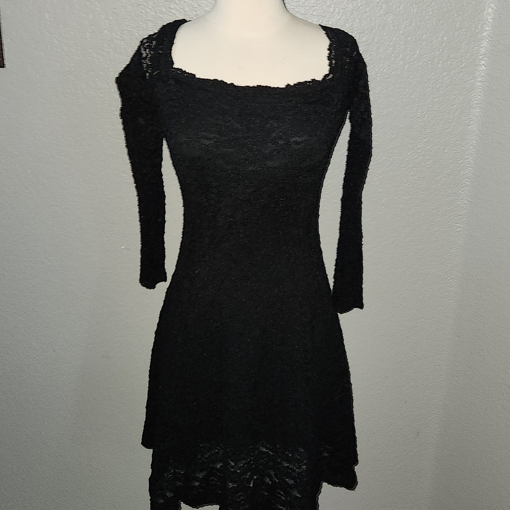 LAUNDRY by Shelli Segal black lace shoulder dress size 12.